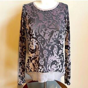 Simply Vera Vera Wang Sheer bottom Top with Abstract Pattern